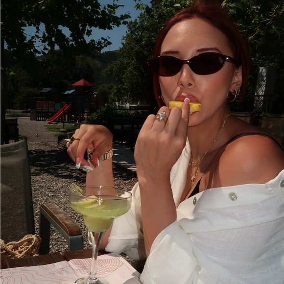 Meet your Posher, Sophia - Picture 2 of 3